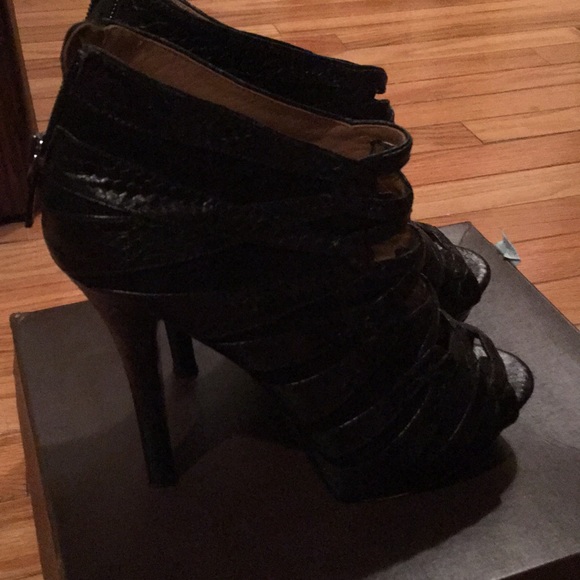 FINAL SALE🔥Elie Tahari🔥 Snakeskin Bootie - Picture 3 of 7